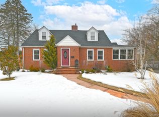 1 Central St, Greenlawn, NY 11740