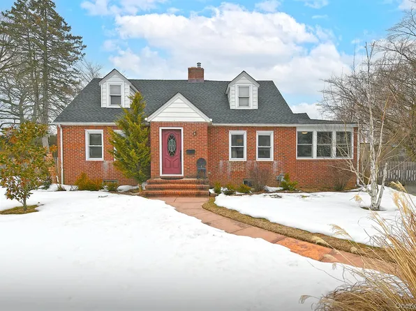 1 Central Street, Greenlawn, NY 11740