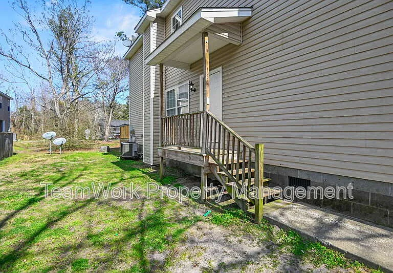 131 Boone St — Photo 3