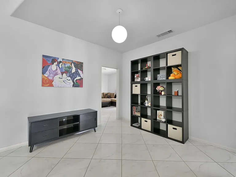 35 Lakeview Vlg — Photo 14