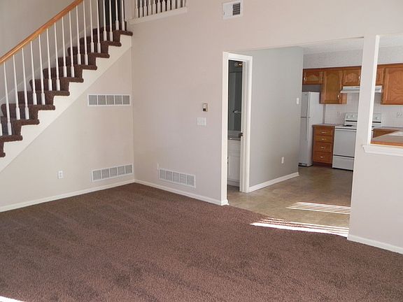 5th image of 725 NE Swann Cir