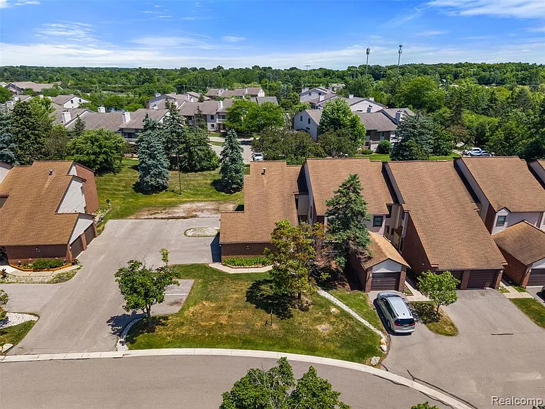 6680 Ridgefield Cir — Photo 38