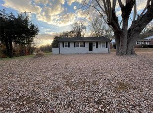 2500 Rosemary Dr, Winston Salem, NC 27105