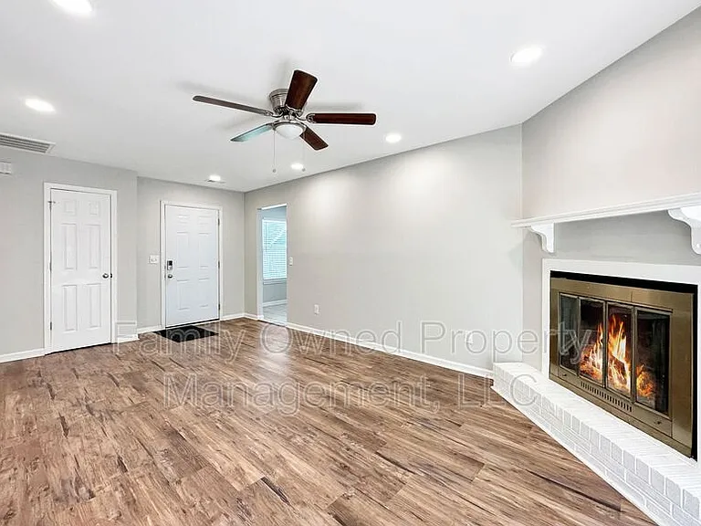 203 Pebble Creek Rd — Photo 17