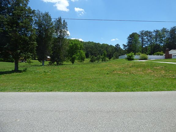 3rd image of Lakeside Dr