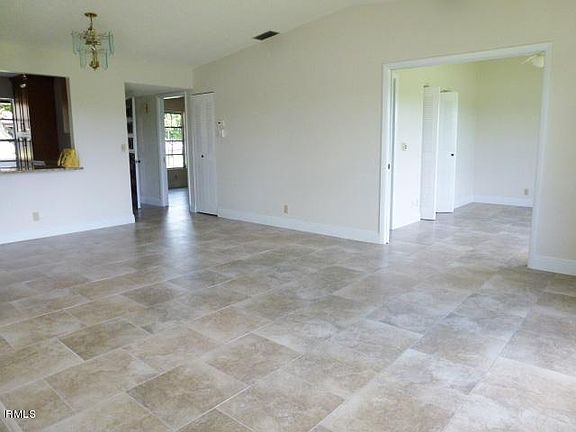 4th image of 15936 Laurel Oak Cir