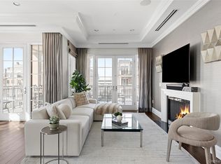 1000 Royal Court #1207, North Hills, NY 11040