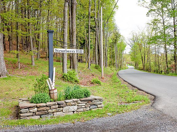 3rd image of 996 Dugway Road