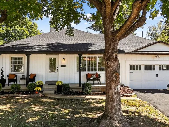 936 Poinsetta Ln, Saint Louis, MO 63122