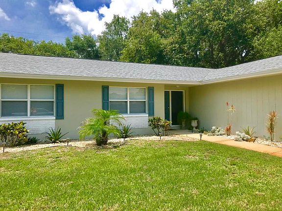 3rd image of 2621 Applewood Dr