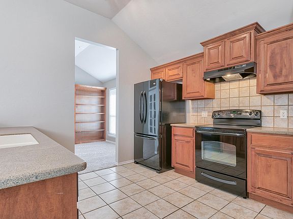 5th image of 408 Lone Oak Dr