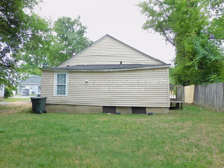 504 Oxford St — Photo 17