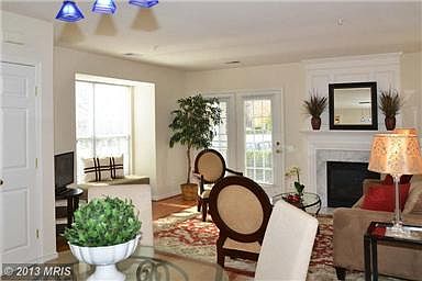 Living Room w/Bay Bump Out