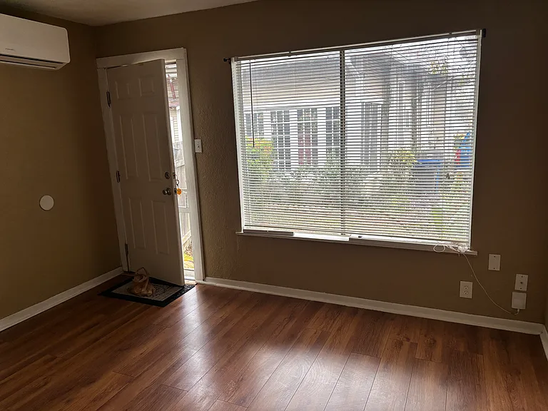 1215 W Russell Pl #REAR COTTAGE — Photo 8