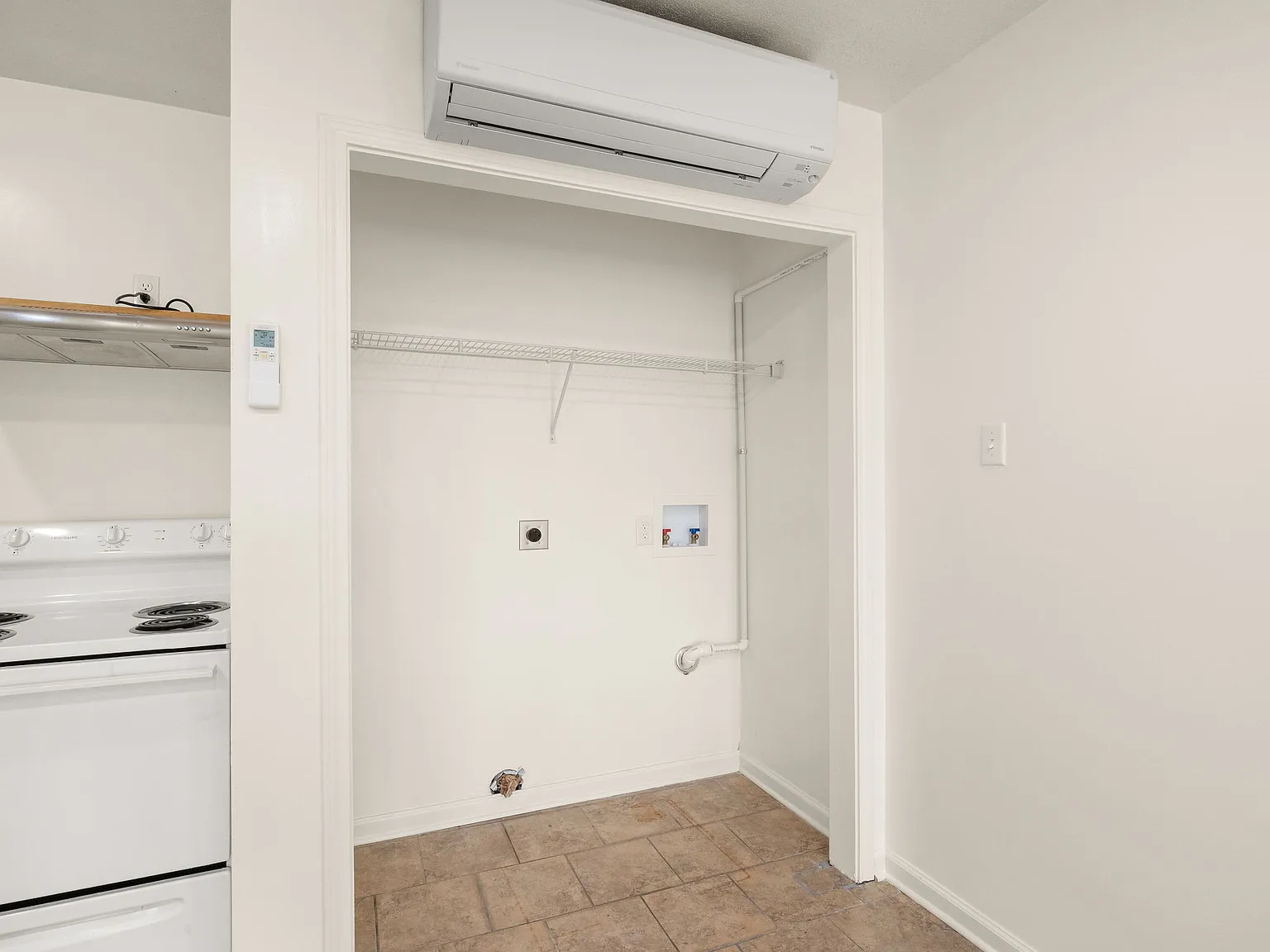 2 bed, 800 sqft, $1,275 — Photo 3