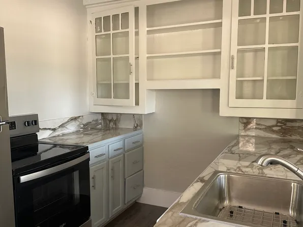 1204 S Hackberry St #1, San Antonio, TX 78210