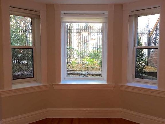 4th image of 2210 N Sedgwick St #G