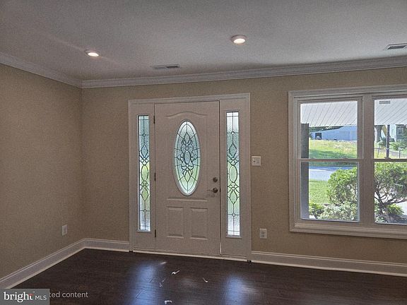 3rd image of 424 Trimble Rd