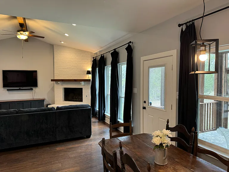 914 Bear Springs Trl — Photo 36