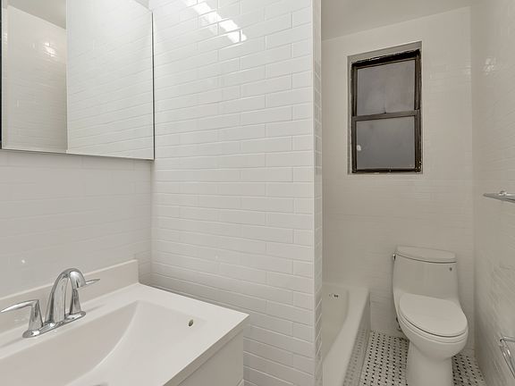 3rd image of 3279 Bainbridge Ave Unit A31