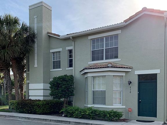 2nd image of 810 Belmont Pl