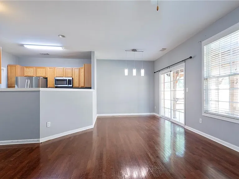 1126 Treymont Ln — Photo 4