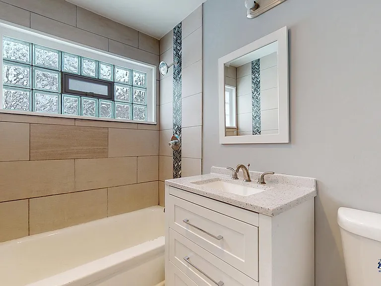 224 Berry St — Photo 20