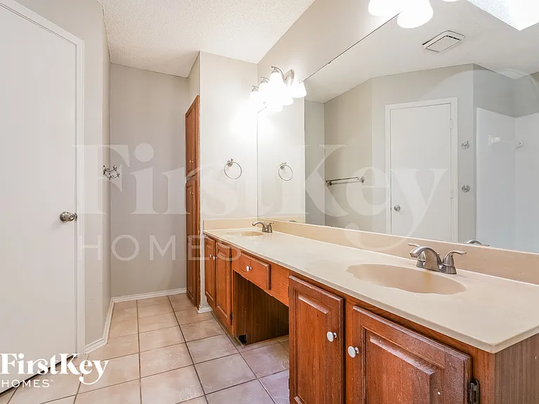 5304 Tamarack Ct — Photo 13
