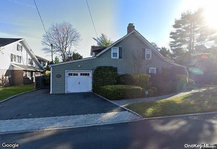 2nd image of 998 E Broadway