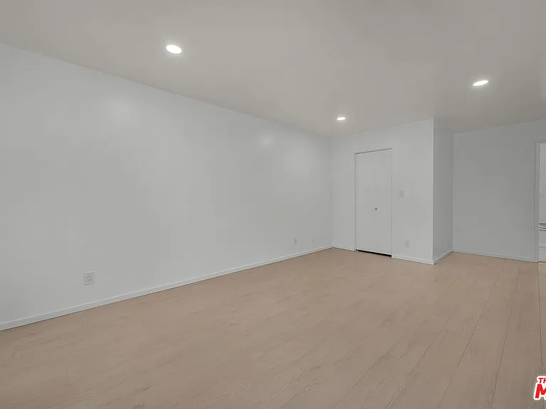 406 N Oakhurst Dr #202 — Photo 26