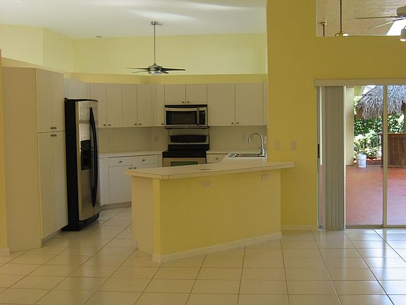 kitchen to pool