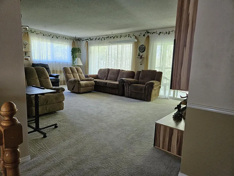 1465 E Spring Ln — Photo 8