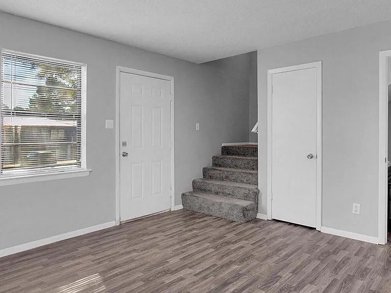 Dixon Heights — Photo 3