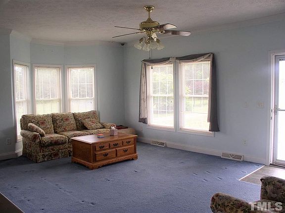 5th image of 211 Arrow Wood Ln