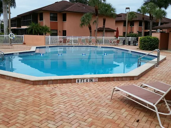 1542 Mainsail Dr APT 6, Naples, FL 34114