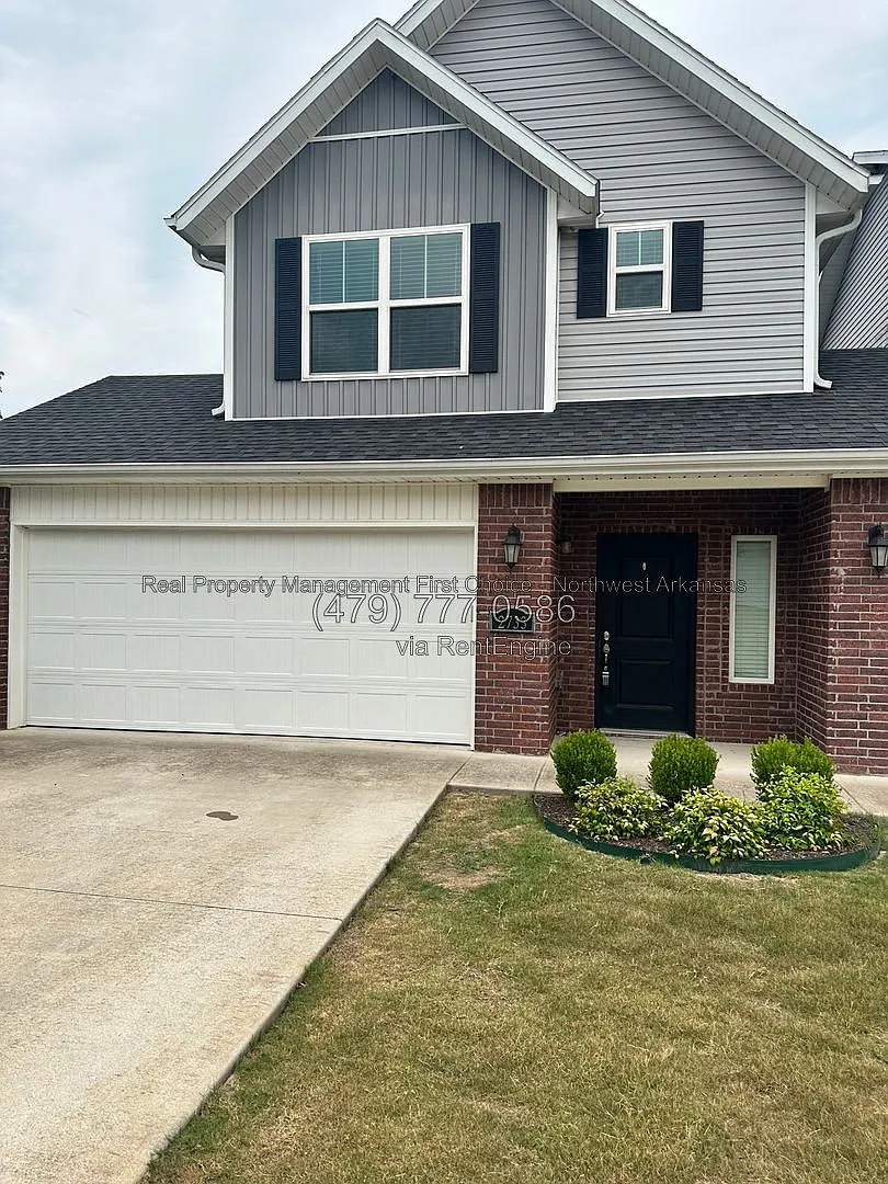 3 bed, 2.5 bath, 1550 sqft, $1,600 — Photo 1