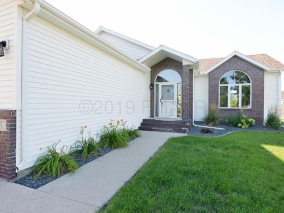 3rd image of 713 Lakeridge Dr
