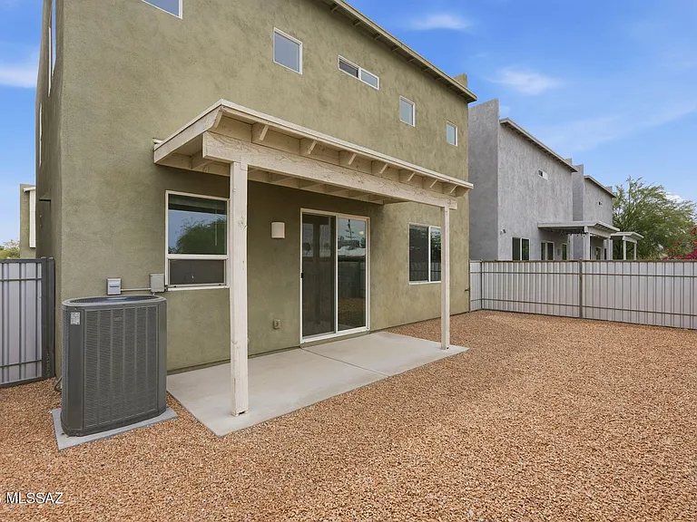 2815 N Fair Oaks Ave — Photo 40