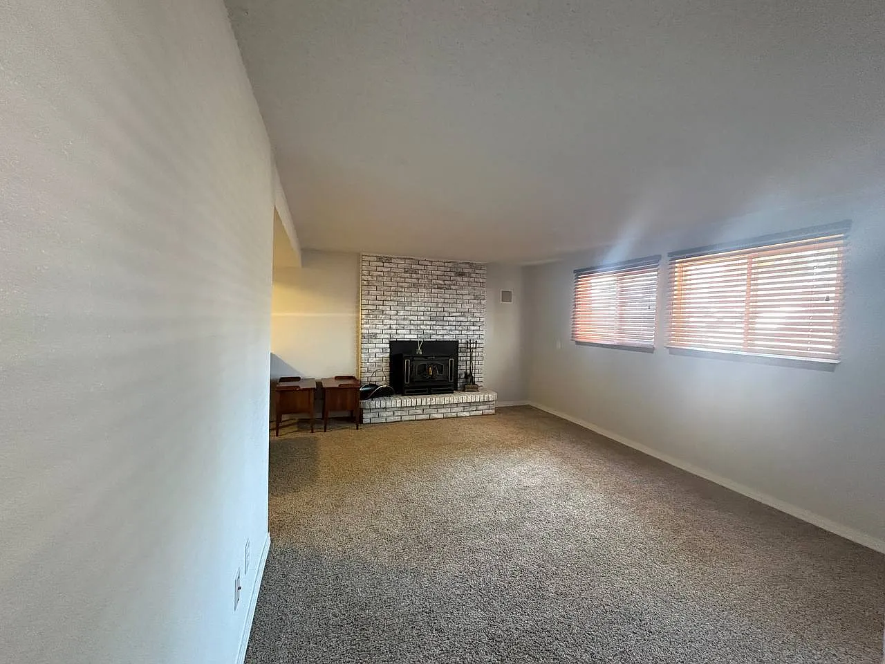 4 bed, 2305 sqft, $1,000 — Photo 4