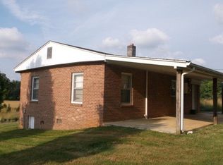 516 Sweetwater Ln, Chase City, VA 23924