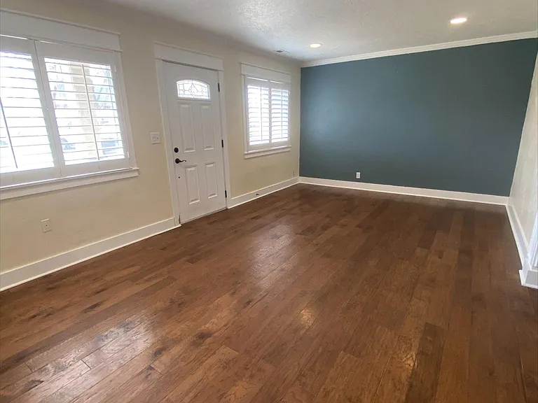2518 W Madison Ave — Photo 2