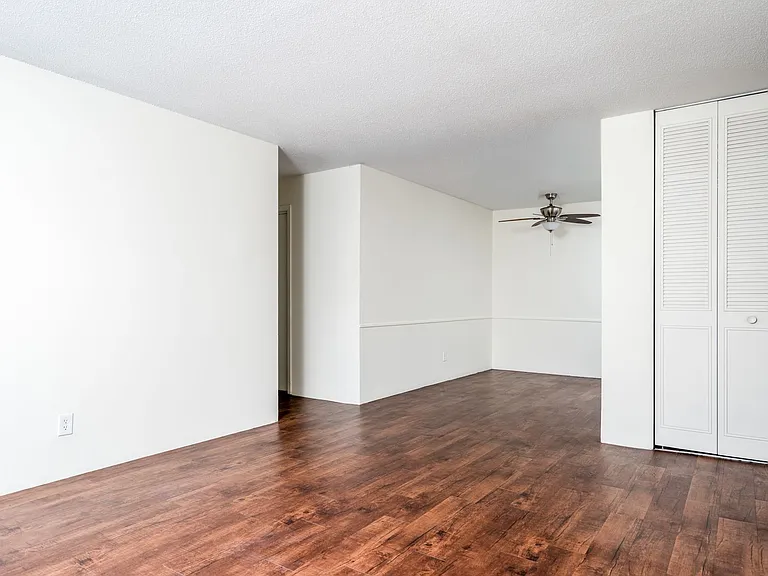2655 Colfax Ave S — Photo 2