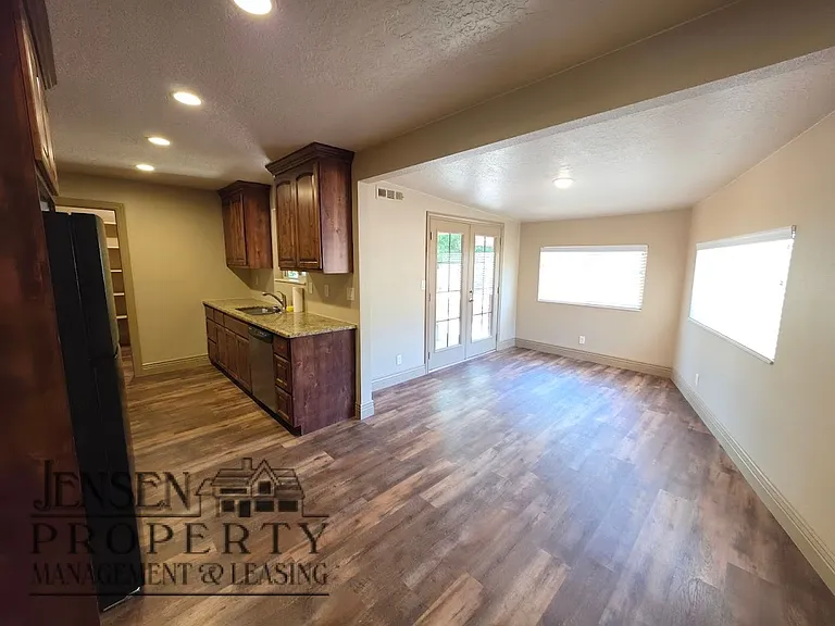 217 N 100 W — Photo 9