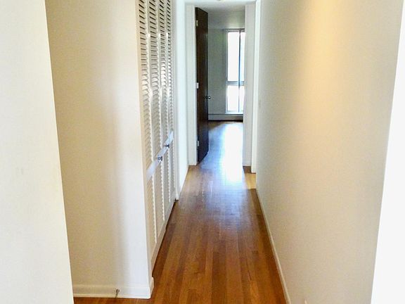 4th image of 5435 N Artesian Ave APT 2W