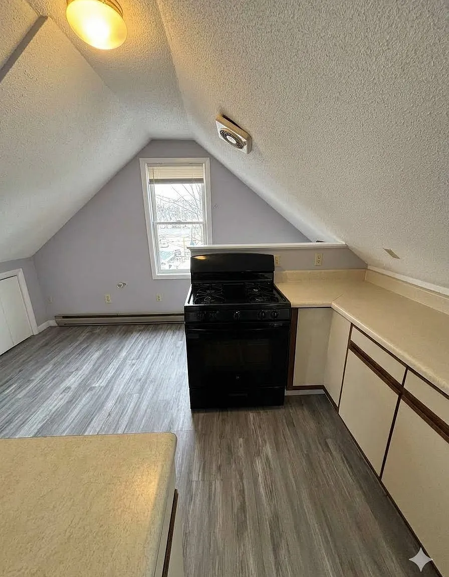 1 bed, 700 sqft, $1,050 — Photo 2