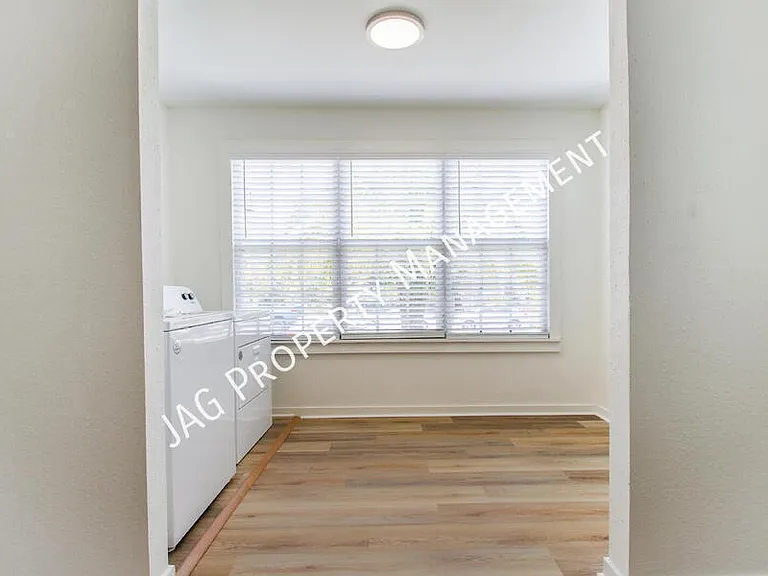 2892 College St #2 — Photo 10