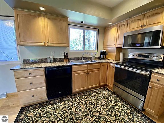 2nd image of 10667 Pine Grove Dr