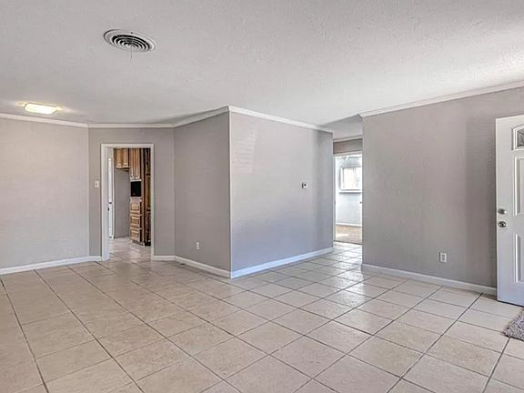 4th image of 3215 Lake Charles Ave