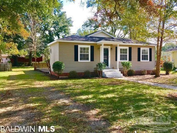 207 5th Ave, Atmore, AL 36502