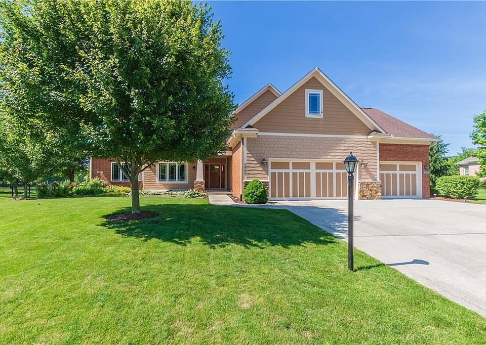 1st image of 5965 Hickory Woods Dr